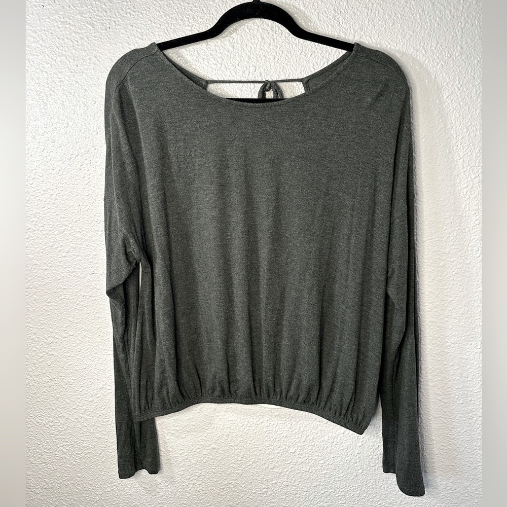 Cute Open Back Top - Picture 3 of 4